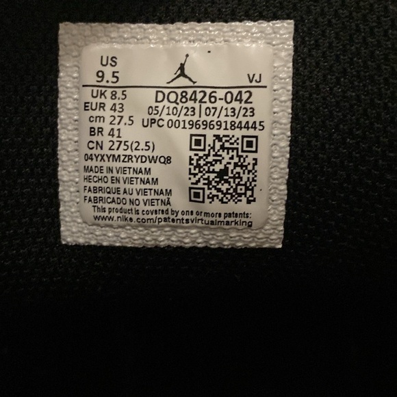 Jordan’s Black and Blue Nike men size 9.5 Used in good condition - Picture 5 of 7